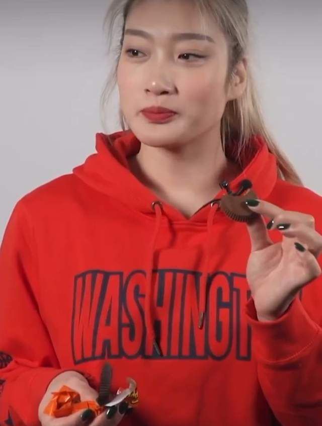 此沙和武亚凡也应邀与观众共同再现了在朝歌城外推销仙丹的一幕，武亚凡喊“闻一闻”，观众接“提神醒脑”，此沙喊“尝一尝”，观众接“百病全消”，互动场面颇为热烈